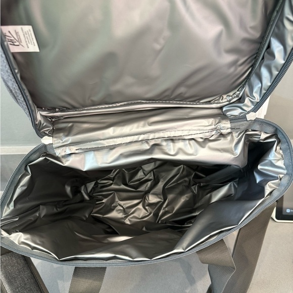 Gray Cooler Bag with Shoulder Strap - Picture 4 of 5